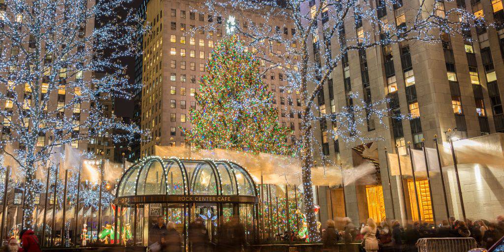 Disfruta de un viaje a Nueva York inolvidable durante la navidad. Conoceremos Manhattan, Central Park, Times Square y Rockefeller Center. 3