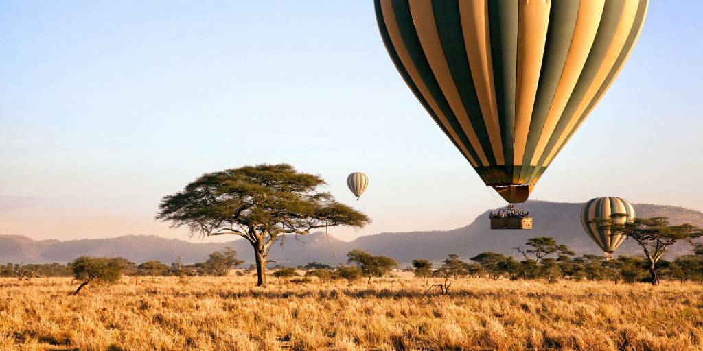 Con este viaje a Tanzania y Zanzíbar de 13 días conoceremos el lago Manyara, Karatu, Ngorongoro y sobrevolaremos en globo el Parque Nacional de Serengeti, donde haremos un safari. 5