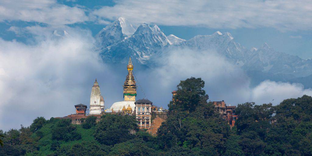 Un viaje a Nepal para explorar el Valle de Annapurna con una excursión a los pies del Himalaya. Descubre la cultura de Katmandú, los bellos templos budistas y disfruta de un amanecer en Annapurna. 1