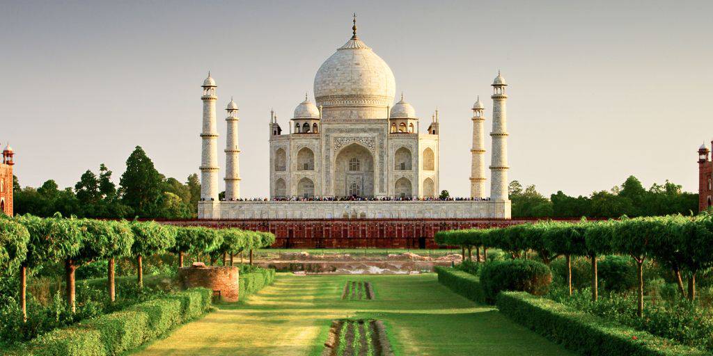 Viaje a la India durante el verano. Visita Delhi, Jaipur y Agra, tres lugares emblemáticos de la India conocidos como el Triángulo de Oro. Además, conoceremos el majestuoso Taj Mahal. 1