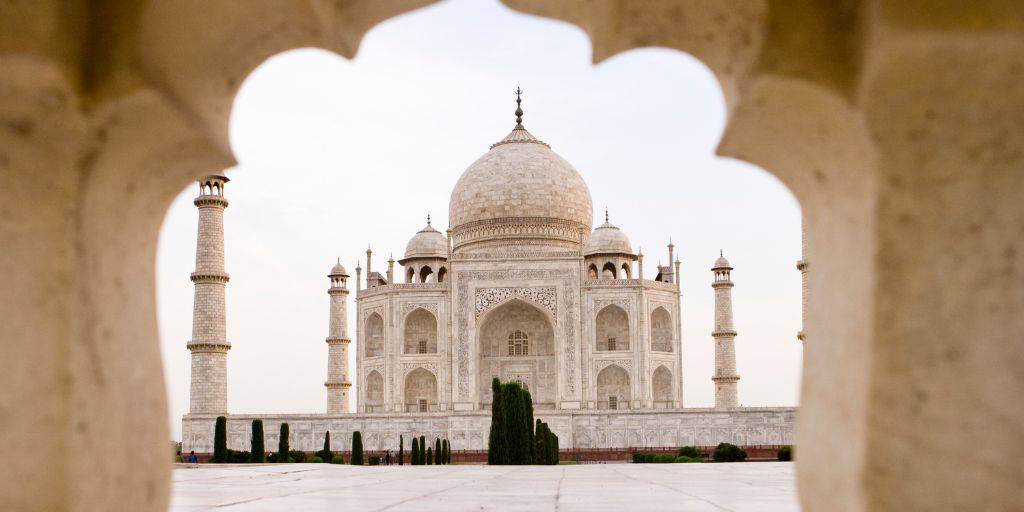 Viaje a la India clásica para conocer los lugares más cautivantes del país asiático. Visita Delhi, Jaipur y Agra, tres lugares emblemáticos de la India conocidos como el Triángulo de Oro. 1