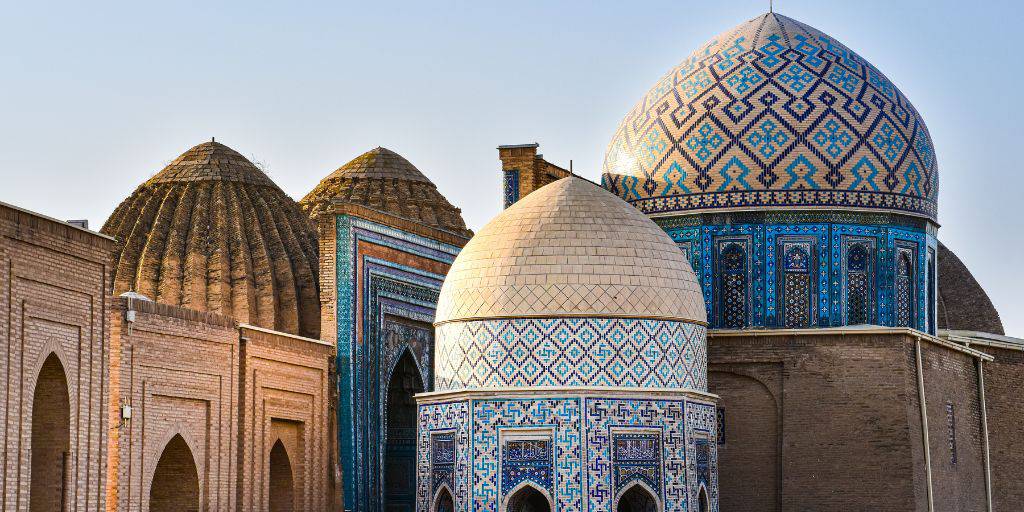 Recorre las mezquitas, las madrasas y palacios más emblemáticos de Asia central con este tour por Uzbekistán durante 9 días. 1