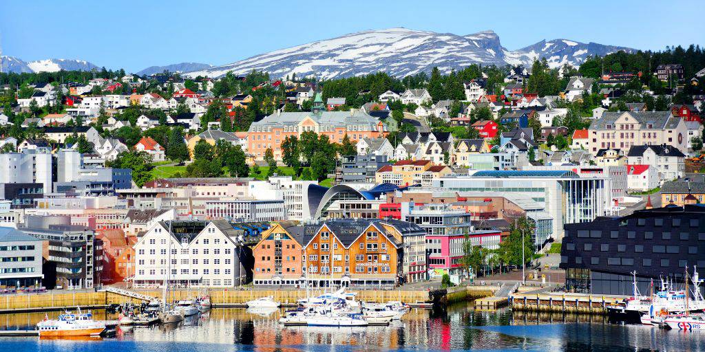 Vive una experiencia única con nuestros circuitos de viaje a Tromso, Lofoten, Svolvaer y Harstad 6 días. Combina vuelos y hoteles al mejor precio. 1