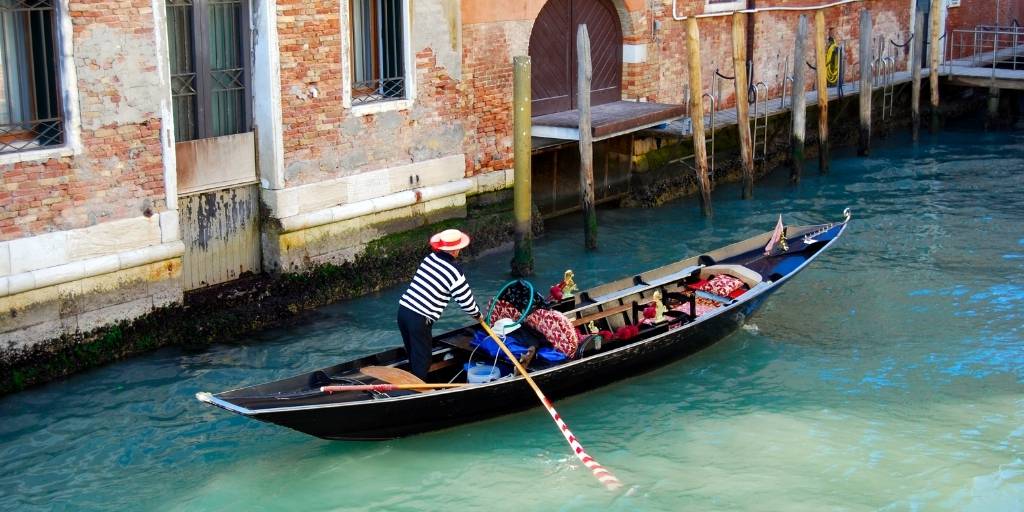 Con este viaje a Europa descubrimos lo mejor del viejo continente. Visitaremos Londres, París, Venecia, Roma, Madrid y Barcelona. Además, conoceremos la Riviera Francesa. 2