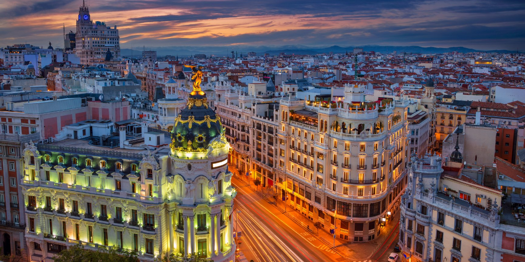Con nuestro tour Madrid y París descubrirás toda la magia de las capitales más fascinantes de Europa. Ruta por Madrid, San Sebastián, Burdeos, Blois y París. 2