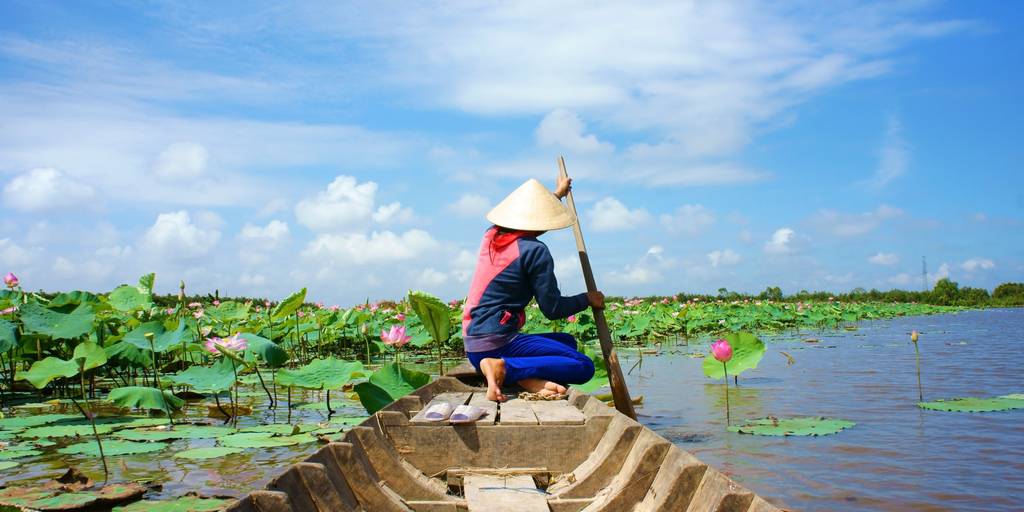 En este viaje a Vietnam en verano conoceremos el país de norte a sur en 11 días. Descubriremos Hanói, Ho Chi Minh y el río Mekong, sus templos y mercados. 4