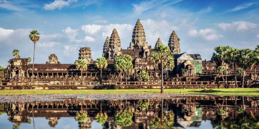 Este viaje a Vietnam y Camboya es toda una aventura: pasa 13 días descubriendo ciudades como Hanói, Hoi An, Hue, Ho Chi Minh y Siem Reap. 1