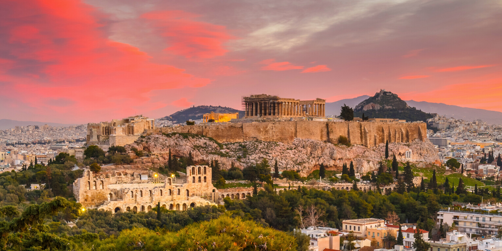 Este viaje a Atenas de 5 días te llevará a explorar la historia antigua de Grecia. Descubre la increíble Acrópolis y visita Argólida, ciudad ubicada entre colinas de olivos y casas de colores. 1