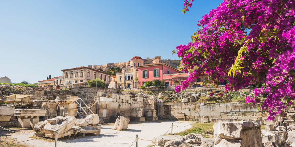Este viaje a Atenas de 5 días te llevará a explorar la historia antigua de Grecia. Descubre la increíble Acrópolis y visita Argólida, ciudad ubicada entre colinas de olivos y casas de colores. 4