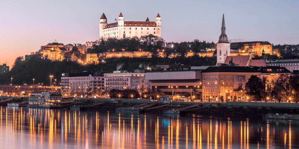 Descubre las capitales del este europeo como Praga, Budapest, Bratislava y Varsovia en 9 días. 4