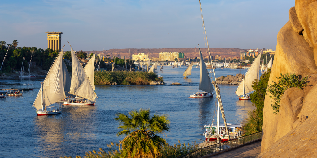 Descubre todo el misterio y majestuosidad de Egipto en un circuito organizado de 8 días. Recorre El Cairo y navega por el legendario río Nilo en crucero. 3