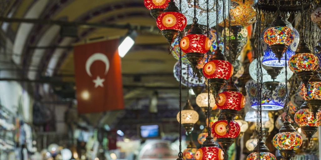 Disfruta de una escapada a Estambul en el puente de diciembre o Fin de Año. Tendrás un viaje de 4 días para recorrer los rincones más emblemáticos de Estambul. 4