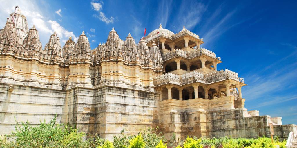 Viaje a la India clásica para conocer los lugares más cautivantes del país asiático. Visita Delhi, Jaipur y Agra, tres lugares emblemáticos de la India conocidos como el Triángulo de Oro. 4