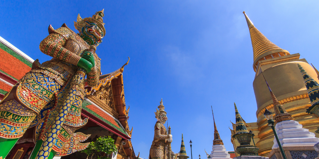 Celebra tu luna de miel en Krabi, el paraíso escondido de Tailandia. Comienza tu viaje en los templos de Bangkok y disfruta de unos días en un resort de Krabi con sus playas de lujo. 2