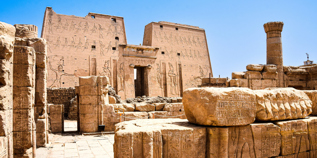 Llévate una oferta de Black Friday y disfruta de este tour por Egipto de 8 días. Durante una semana conoceremos los principales templos, pirámides y ciudades del Antiguo Egipto. 4