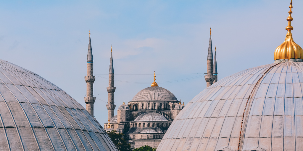 Con esta oferta de Black Friday disfrutarás de viaje a Estambul y Capadocia de 8 días. Explorarás los mejores rincones de la antigua Constantinopla y la región más mágica del país. 2