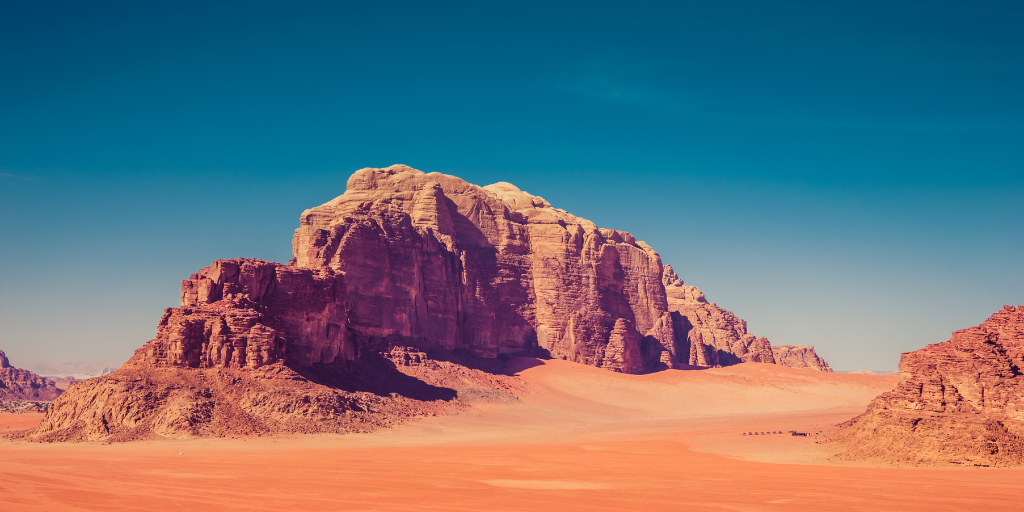 Con esta oferta de Black Friday tendrás un viaje a Jordania y el Mar Muerto lleno de aventuras. Descubre las joyas del país en Petra, el desierto de Lawrence de Arabia y Amman. 2