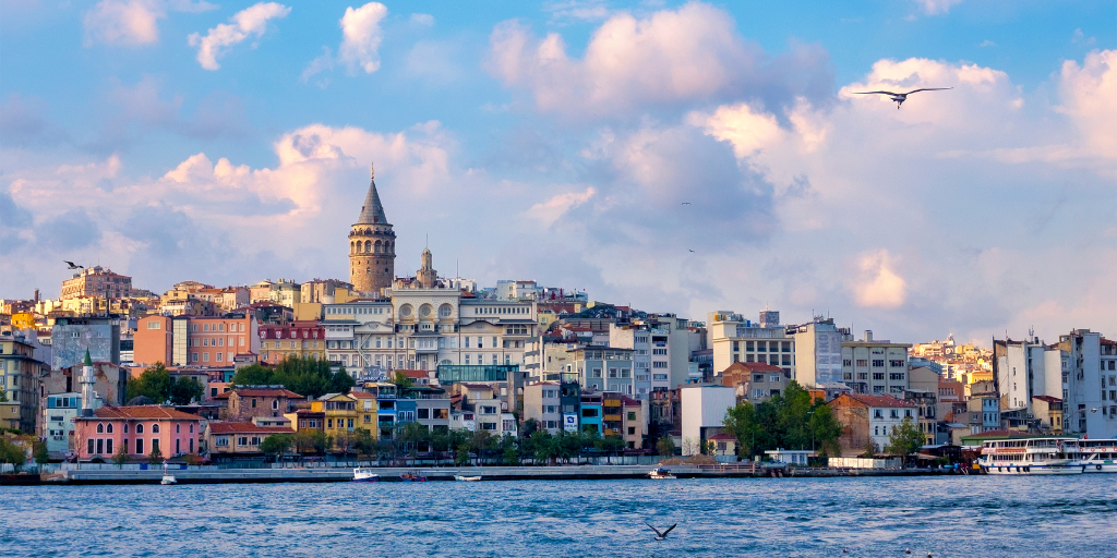 Con esta oferta de Black Friday disfrutarás de viaje a Estambul y Capadocia de 8 días. Explorarás los mejores rincones de la antigua Constantinopla y la región más mágica del país. 3
