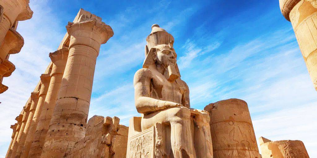 Este tour por Egipto con Abu Simbel es el viaje imprescindible a Oriente Medio. Recorre la antigua civilización egipcia durante 9 días. 1