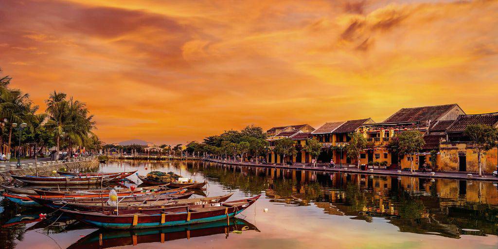 Viaje con salidas garantizadas a Vietnam por 12 días , donde podrás visitar Hanói, Hoi An, Hue, Ho Chi Minh y la misteriosa bahía de Halong. 4