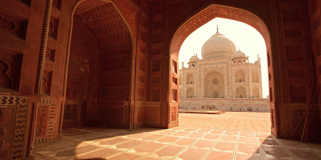 Viaje a la India clásica para conocer los lugares más cautivantes del país asiático. Visita Delhi, Jaipur y Agra, tres lugares emblemáticos de la India conocidos como el Triángulo de Oro. 4