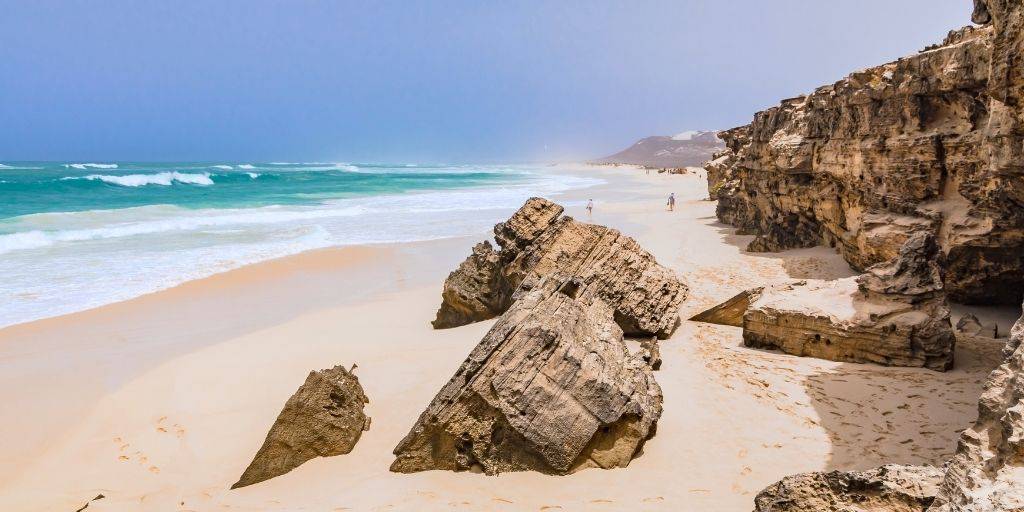 Disfruta tu estadía en la Isla de Boa Vista en Cabo Verde. Durante 8 días podrás relajarte en las playas paradisíacas en régimen todo incluido. 1