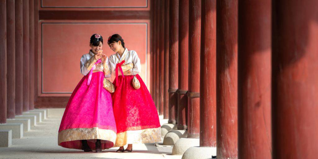 Corea del Sur esconde tesoros milenarios. En este viaje conoceremos el palacio de Gyeongbokgung, el barrio tradicional de Bukchon, la aldea de Andong Hahoe, Gyeongju y Busan. 1