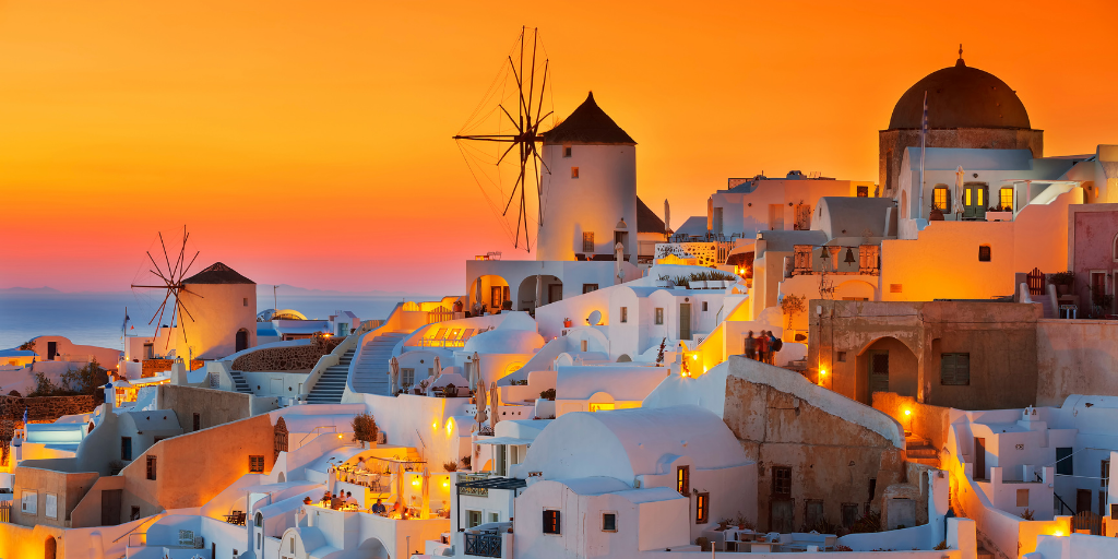 Con nuestros viajes a Grecia y las Islas Griegas tus vacaciones están garantizadas. Recorre Atenas y  las inmejorables playas en Santorini y Mykonos. 6
