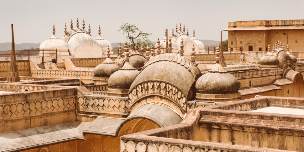 Con este viaje a la India asistirás a una boda tradicional hindú llena de rituales milenarios. Este viaje también te llevará al Taj Mahal y a realizar un safari en Ranthambore. 4