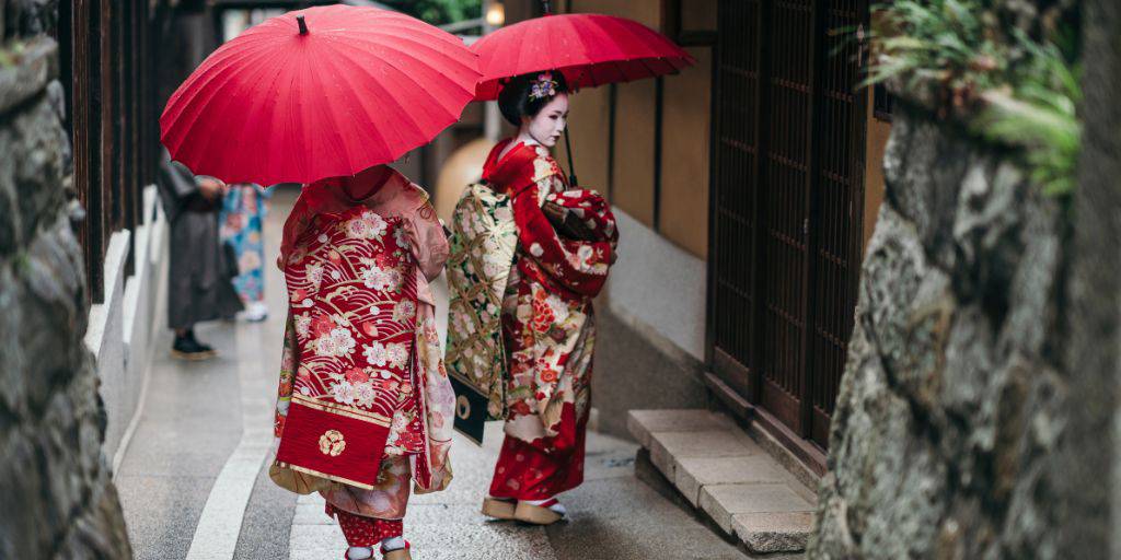 Con este viaje a Japón de 15 días vivirás un contraste de modernidad y tradición en Tokio. Conoce los bellos bosques de bambú en Kioto y recorre la ruta sagrada del Camino de Kumano. 6