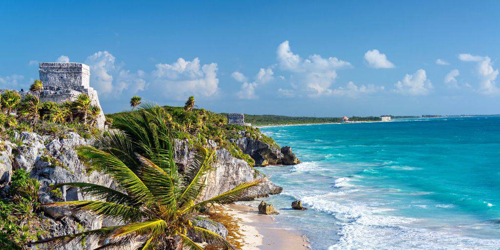 Nuestro viaje a Riviera Maya te permitirá disfrutar y relajarte cerca de sus hermosas playas de aguas cristalinas. 5