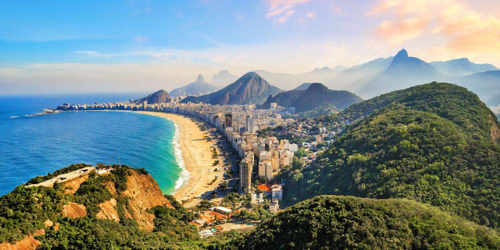 Descubre Brasil con nuestro viaje a Río de Janeiro, Iguazú y Salvador de Bahía. Recorrerás un país repleto de ritmo, color, sabor y mucho más. 1