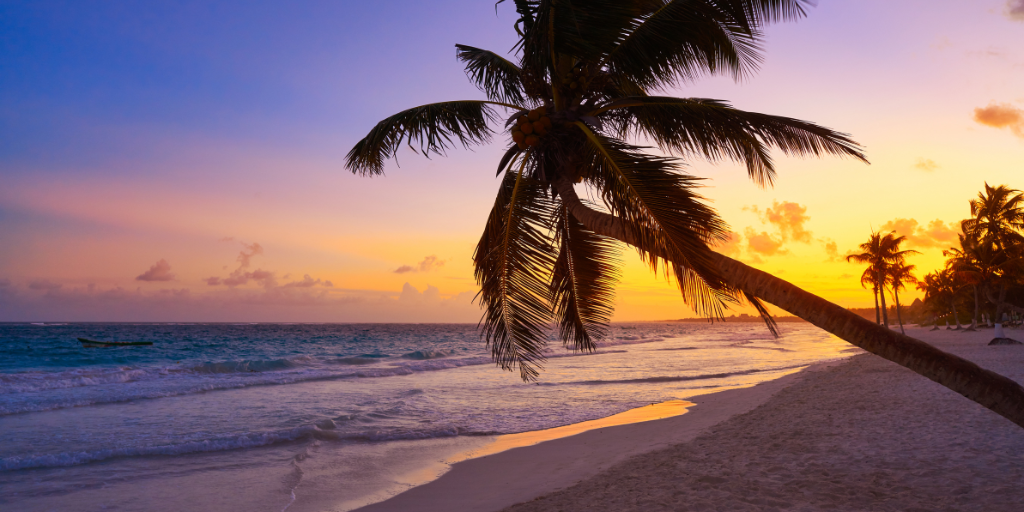 Nuestro viaje a Riviera Maya te permitirá disfrutar y relajarte cerca de sus hermosas playas de aguas cristalinas. 3