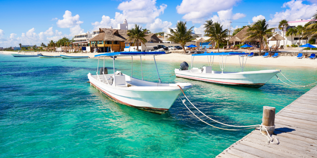 Nuestro viaje a Riviera Maya te permitirá disfrutar y relajarte cerca de sus hermosas playas de aguas cristalinas. 2
