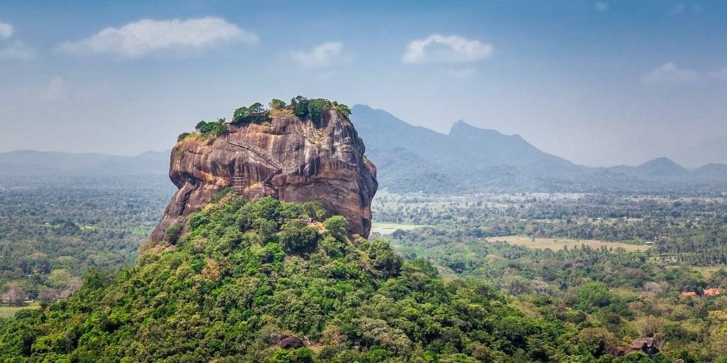 Vive unas vacaciones únicas con este viaje privado por Sri Lanka. En 9 días, recorreremos los paisajes más bellos de la lágrima de la India. 5