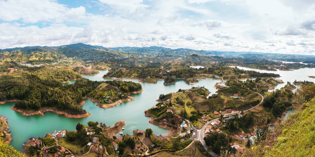 Descubre Colombia con este viaje por la tierra paisa de Medellín y el caribe colombiano de Santa Marta. Explora el Parque Nacional de Tayrona y relájate en las playas del mar Caribe. 5