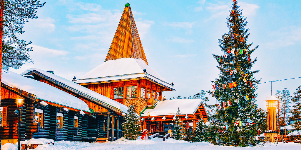 Nuestro viaje a Finlandia de 5 días te llevará a vivir el invierno de manera única en Laponia, el hogar de Papa Noel y las auroras boreales. 3