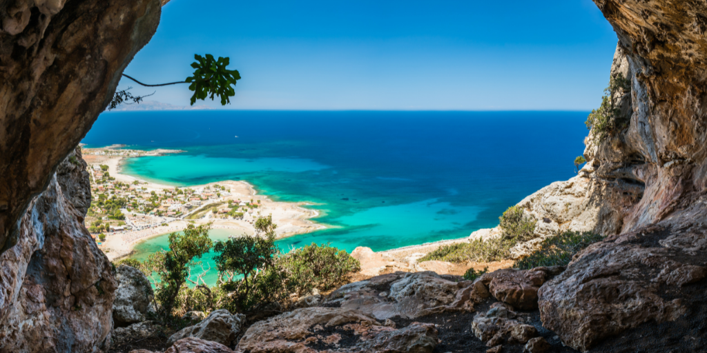 Viaja en crucero por las mejores islas de Grecia. Disfruta de unas vacaciones en Mykonos, Santorini y el paraíso mediterráneo. 4