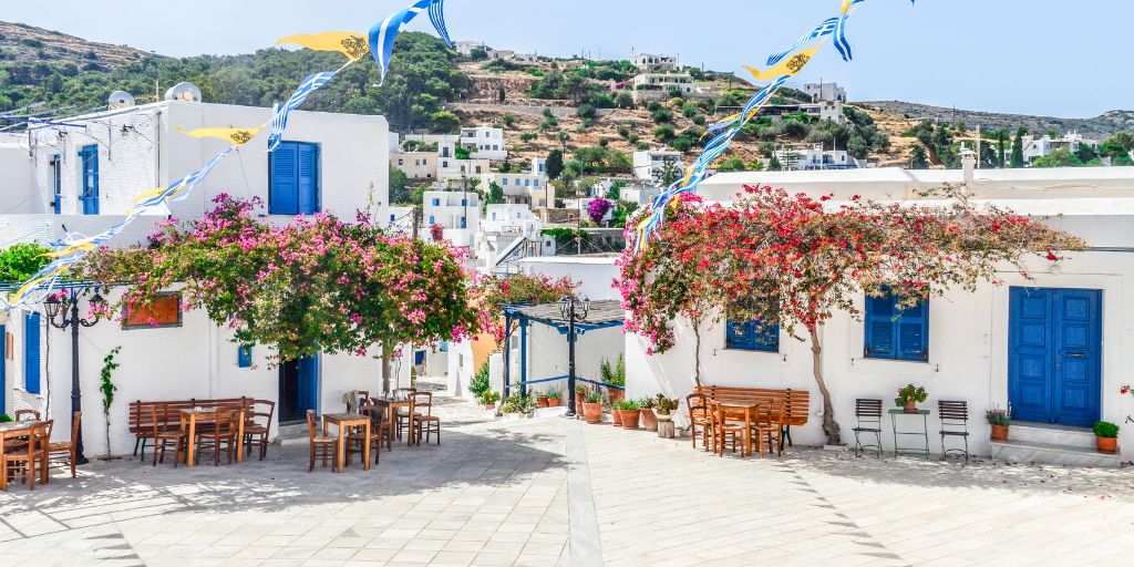 Este viaje a Grecia te llevará por Atenas y la isla de Mykonos. Disfruta tus vacaciones en la Acrópolis y playas griegas. 4