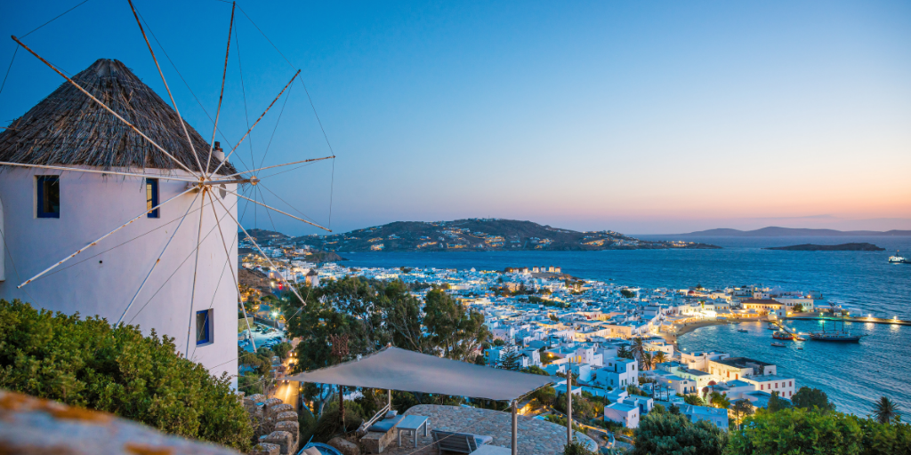 Disfruta de un viaje a Atenas y Santorini en 7 días. Grecia es el destino ideal para unas vacaciones en el paraíso mediterráneo. 3