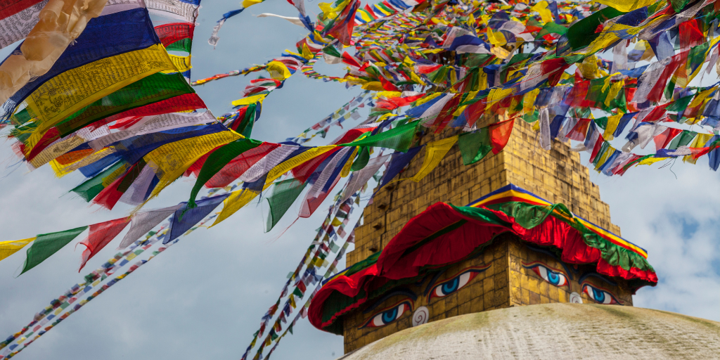 Sumérgete en la cultura asiática con este viaje a India y Nepal. Explora el Triángulo de Oro con Delhi, Jaipur y Agra, ceremonias religiosas en Benarés y descubre la cultura budista en Katmandú. 2