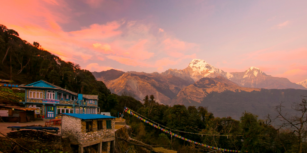 Viaje por todo Nepal con Katmandú, Lumbini y Nagarkot. Disfruta de una experiencia completa con un safari en Chitwan, aventura en los pies del Himalaya y recorre el lugar donde nació Buda. 4