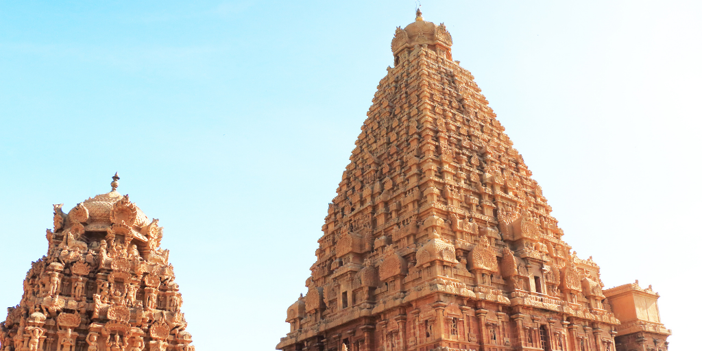 Viaje a los místicos templos del sur de India. El camino te llevará por pintorescos palacios en Chennai y la ciudad sagrada de Kanchipuram. Visita el campamento de elefantes y participa de su baño. 3