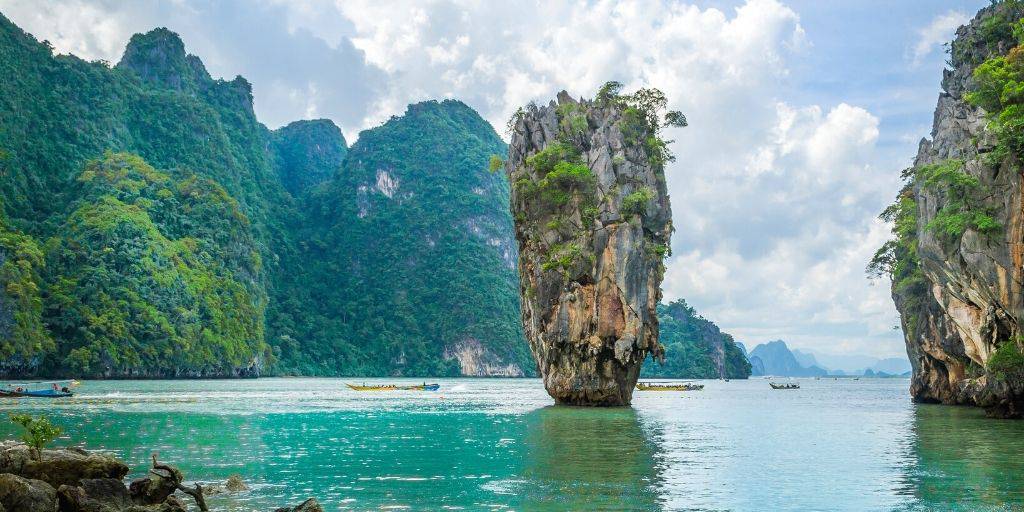 Viaje por la Tailandia desconocida con la naturaleza de Mae Hong Son. Conoce los templos de Bangkok, descubre paisajes cautivantes de la joya del norte y disfruta de las playas turquesas de Phuket. 5