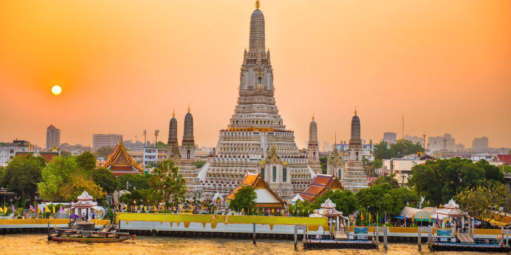 Celebra tu luna de miel en Krabi, el paraíso escondido de Tailandia. Comienza tu viaje en los templos de Bangkok y disfruta de unos días en un resort de Krabi con sus playas de lujo. 4