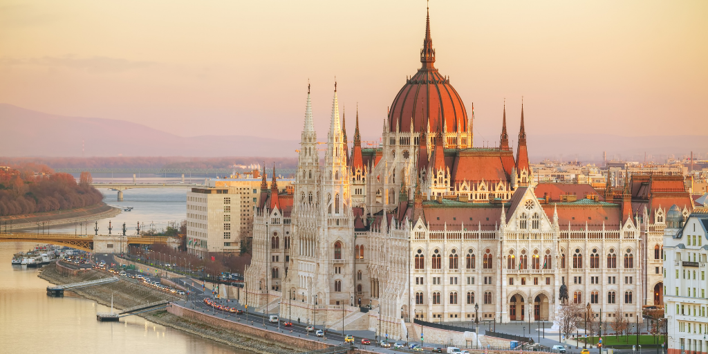 Nuestros viajes por Praga, Viena y Budapest te harán sentir parte de un cuento medieval. Berlín te cautivará con su vitalidad cultural e historia. 5