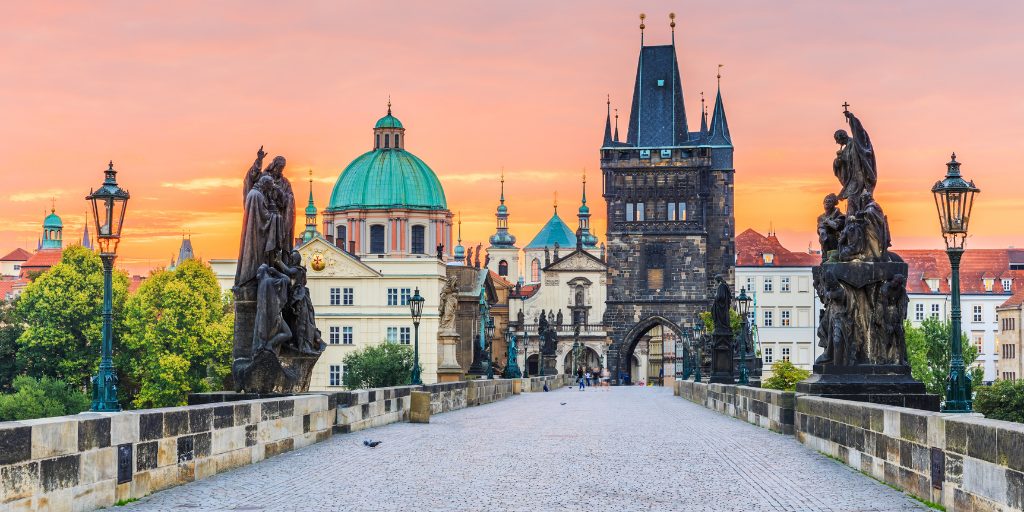 Nuestros viajes por Praga, Viena y Budapest te harán sentir parte de un cuento medieval. Berlín te cautivará con su vitalidad cultural e historia. 3