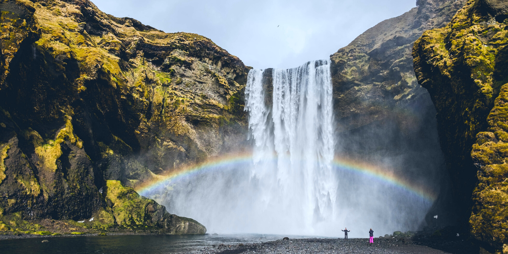 Viaja a Islandia y disfruta de un Fly and Drive por los mejores lugares nórdicos. Disfruta de un viaje en coche mientras das la vuelta a Islandia para conocer magníficos paisajes volcánicos. 3