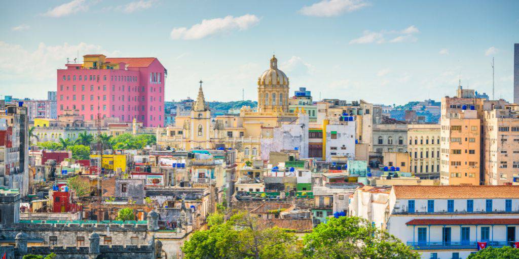 Este viaje te llevará por las históricas calles de La Habana y te regalará unos días en Cayo Guillermo, una deliciosa isla tropical de aguas poco profundas. 3