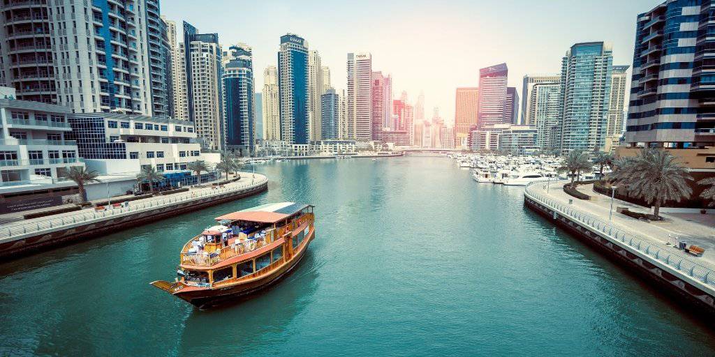 Este viaje organizado a Dubái te descubrirá los rascacielos y tiendas de lujo de Dubái. Durante 7 días conocerás esta futurista ciudad. 4